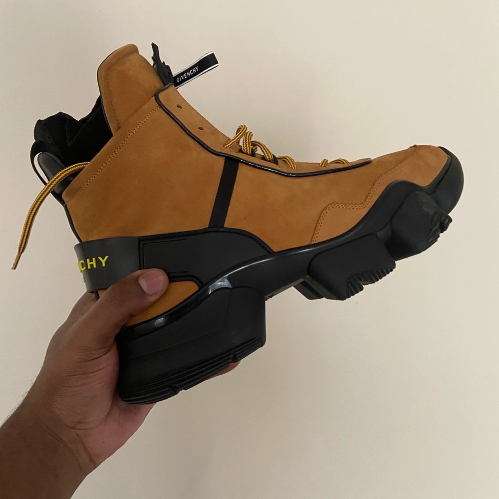 Givenchy jaw boots suede black and camel